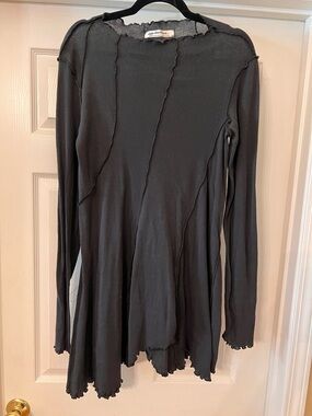 We The Free Black Long Sleeve asymmetrical Tunic W/Raw-Edge Seams Size Med NWOT